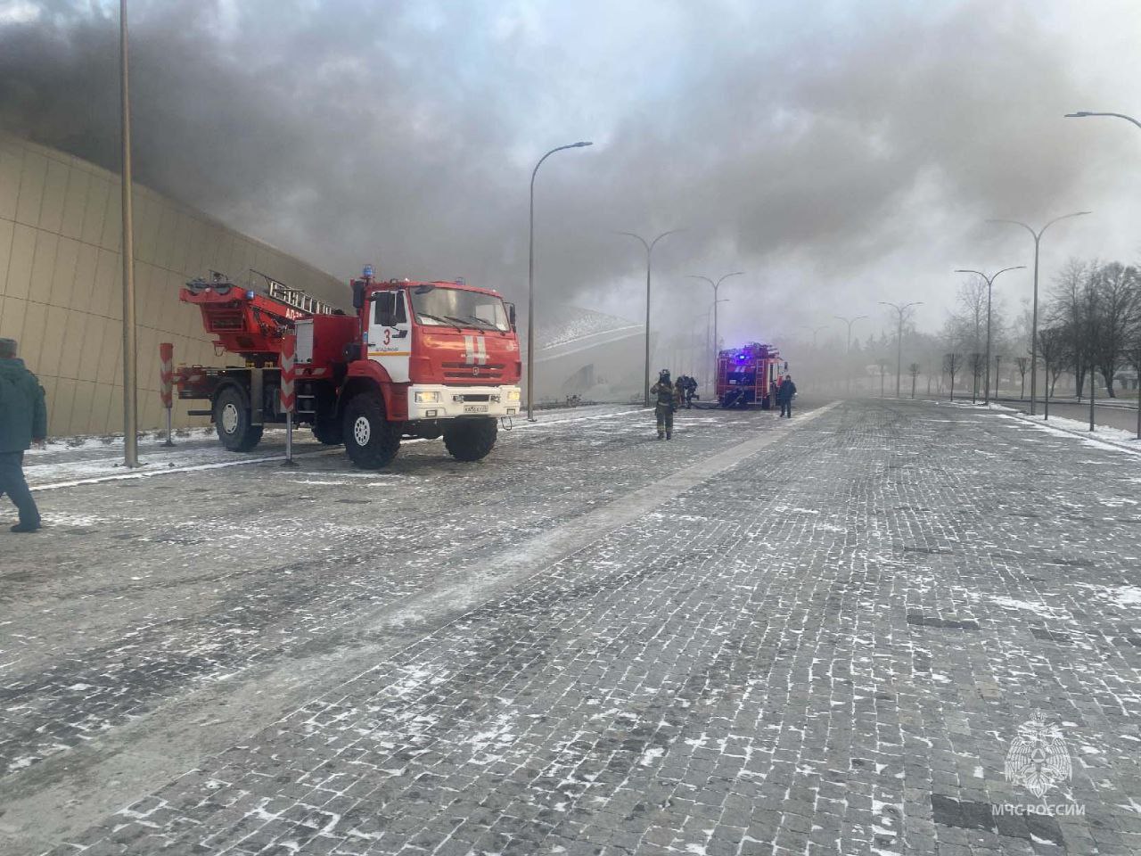 Площадь пожара в аквапарке в Суздале выросла до 150 кв. м Площадь пожара в аквапарке в Суздале выросла до 150 кв. м