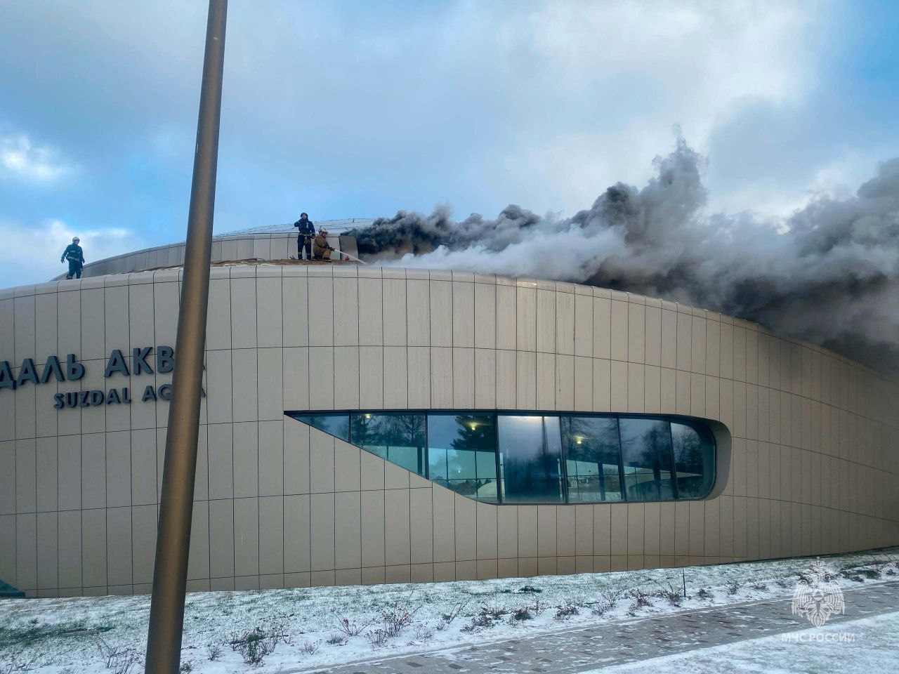 Площадь пожара в аквапарке в Суздале выросла до 150 кв. м Площадь пожара в аквапарке в Суздале выросла до 150 кв. м