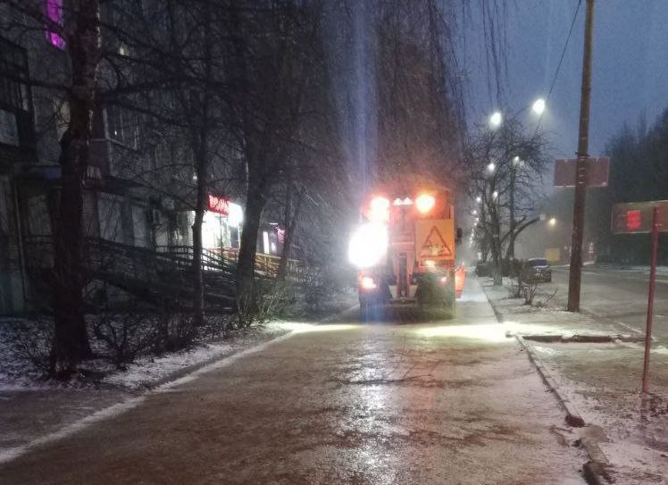 Сотрудники и техника МКУ ЦУГД продолжают работы по зимнему содержанию города Сотрудники и техника МКУ ЦУГД продолжают работы по зимнему содержанию города