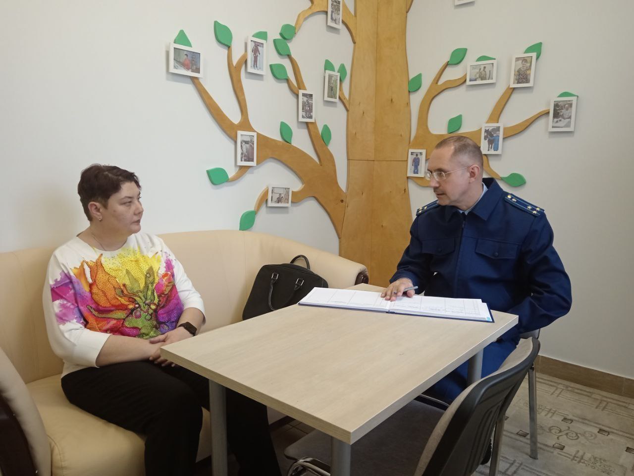 . На прошедшей неделе сотрудники прокуратуры области приняли участие в мероприятиях, посвященных Дню Конституции Собинский межрайонный прокурор Андрей Широких провел прием подопечных Арбузовского психоневрологического... . На прошедшей неделе сотрудники прокуратуры области приняли участие в мероприятиях, посвященных Дню Конституции Собинский межрайонный прокурор Андрей Широких провел прием подопечных Арбузовского психоневрологического...