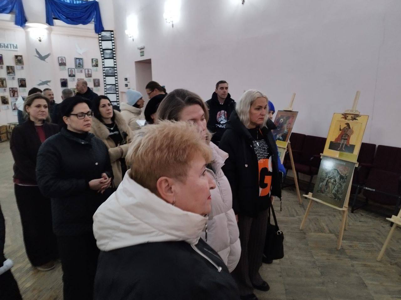 #ДорогамиСВО: Мы вместе!. В День Конституции РФ в доме культуры подшефного нашему региону города Кировское Донецкой Народной Республики состоялось открытие выставки Владимиро-Суздальского музеея-заповедника «Мстёра... #ДорогамиСВО: Мы вместе!. В День Конституции РФ в доме культуры подшефного нашему региону города Кировское Донецкой Народной Республики состоялось открытие выставки Владимиро-Суздальского музеея-заповедника «Мстёра...