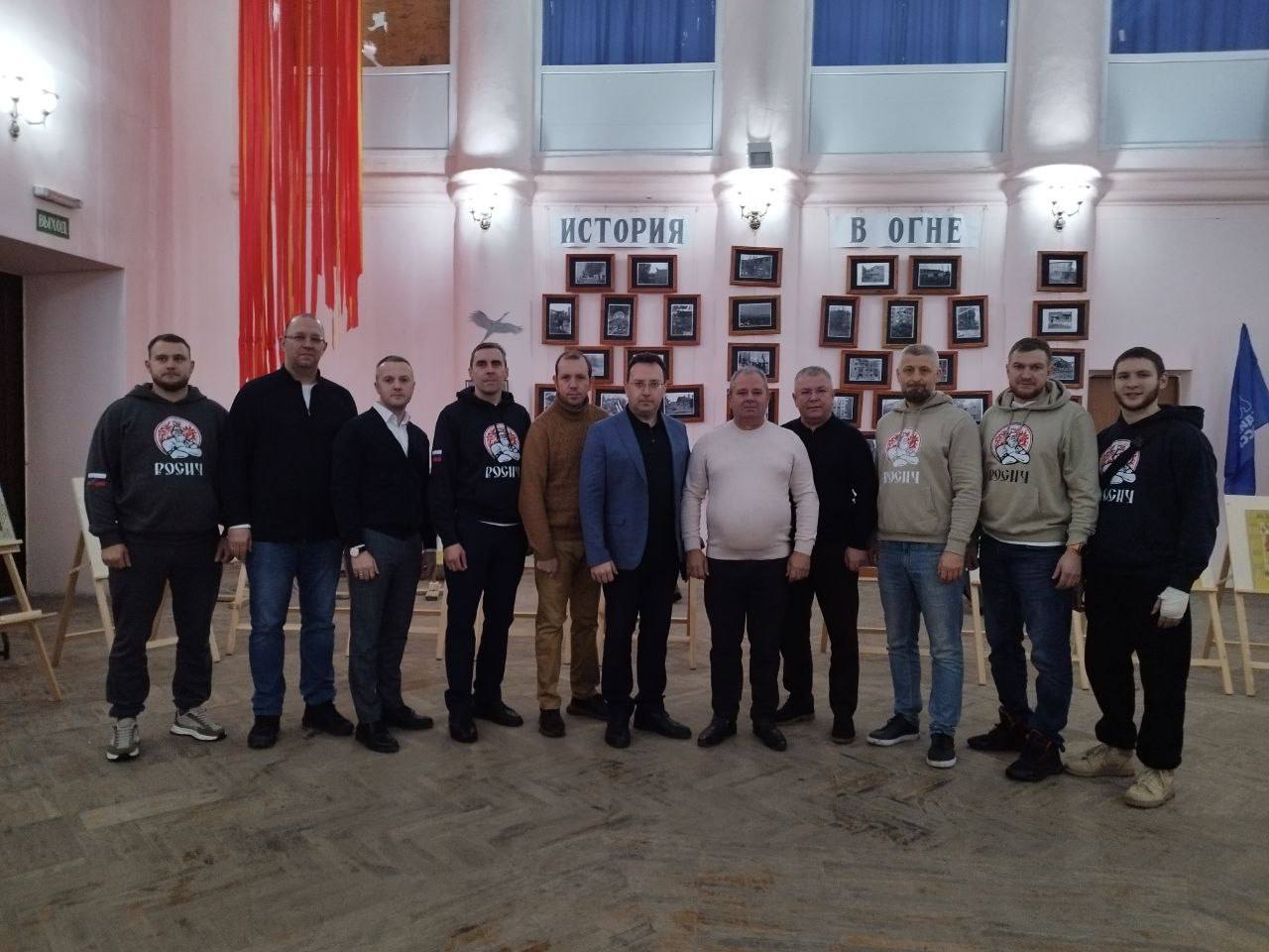 #ДорогамиСВО: Мы вместе!. В День Конституции РФ в доме культуры подшефного нашему региону города Кировское Донецкой Народной Республики состоялось открытие выставки Владимиро-Суздальского музеея-заповедника «Мстёра...