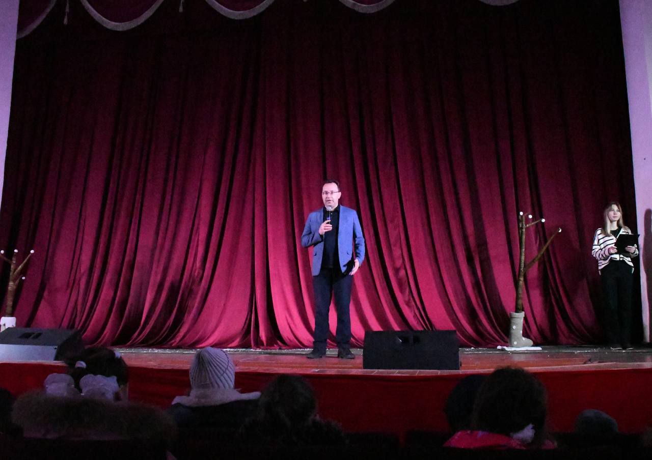 Для юных жителей подшефного Кировского Владимирский театр кукол представил новый спектакль