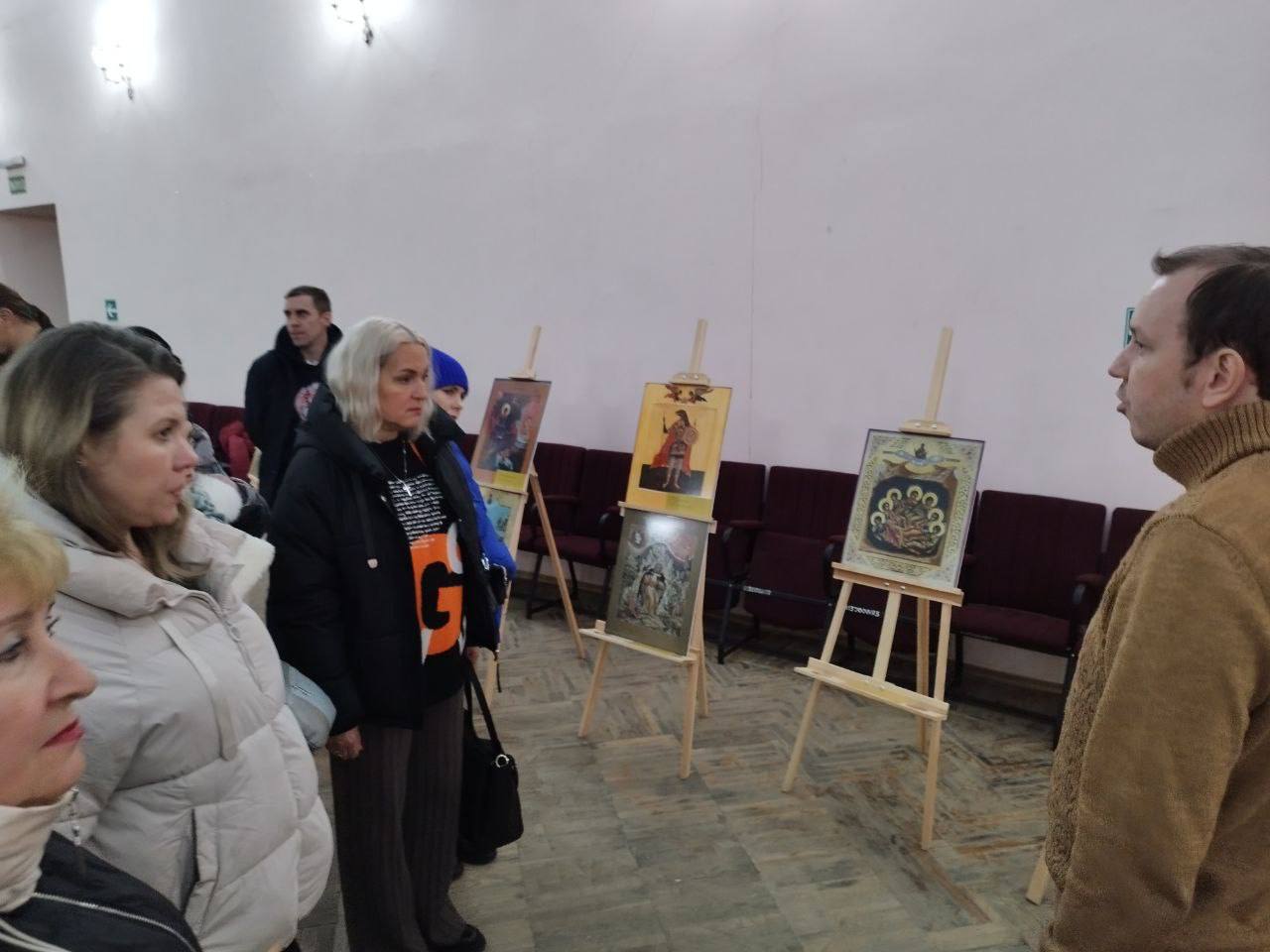 #ДорогамиСВО: Мы вместе!. В День Конституции РФ в доме культуры подшефного нашему региону города Кировское Донецкой Народной Республики состоялось открытие выставки Владимиро-Суздальского музеея-заповедника «Мстёра... #ДорогамиСВО: Мы вместе!. В День Конституции РФ в доме культуры подшефного нашему региону города Кировское Донецкой Народной Республики состоялось открытие выставки Владимиро-Суздальского музеея-заповедника «Мстёра...