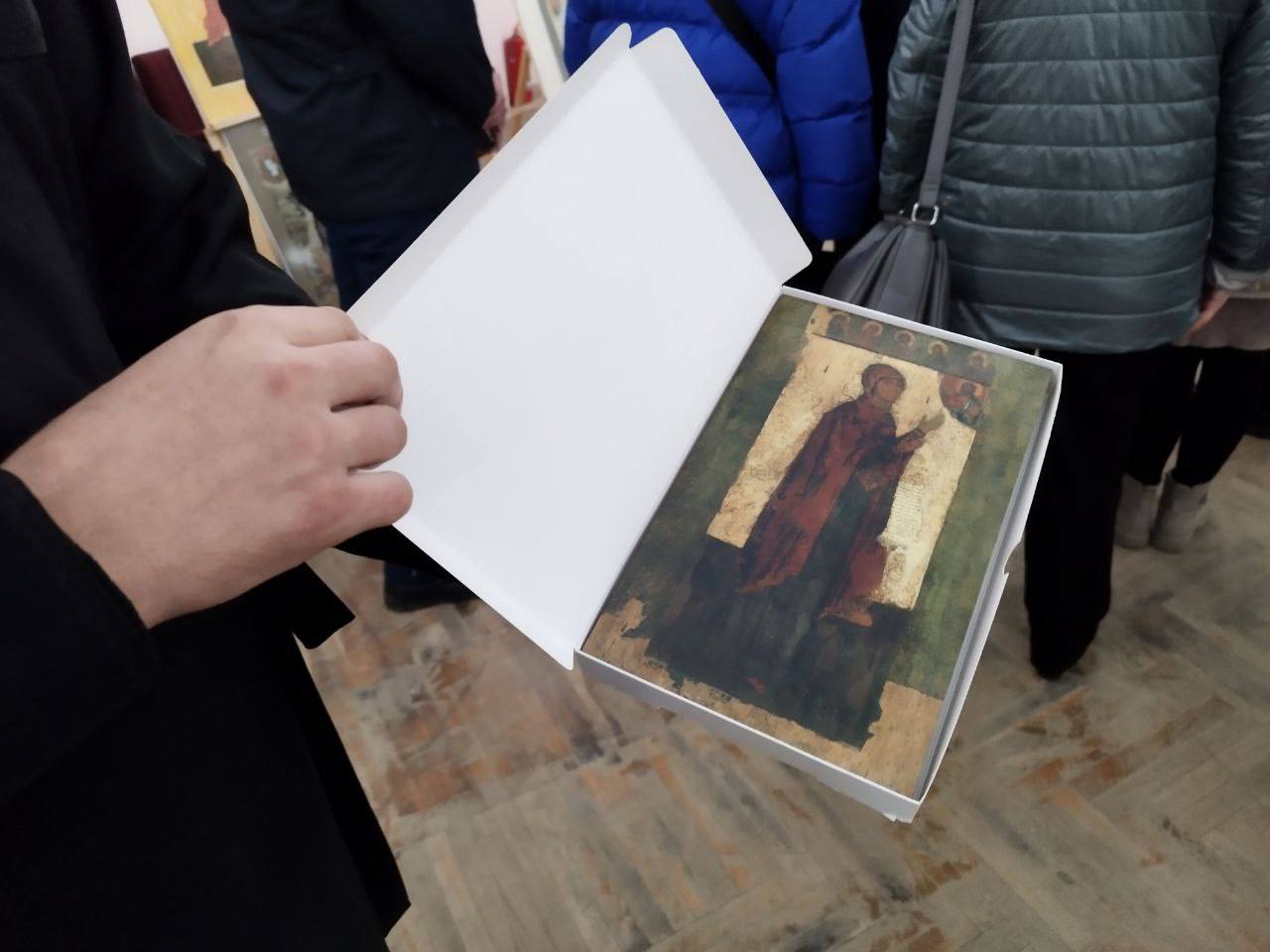 #ДорогамиСВО: Мы вместе!. В День Конституции РФ в доме культуры подшефного нашему региону города Кировское Донецкой Народной Республики состоялось открытие выставки Владимиро-Суздальского музеея-заповедника «Мстёра... #ДорогамиСВО: Мы вместе!. В День Конституции РФ в доме культуры подшефного нашему региону города Кировское Донецкой Народной Республики состоялось открытие выставки Владимиро-Суздальского музеея-заповедника «Мстёра...