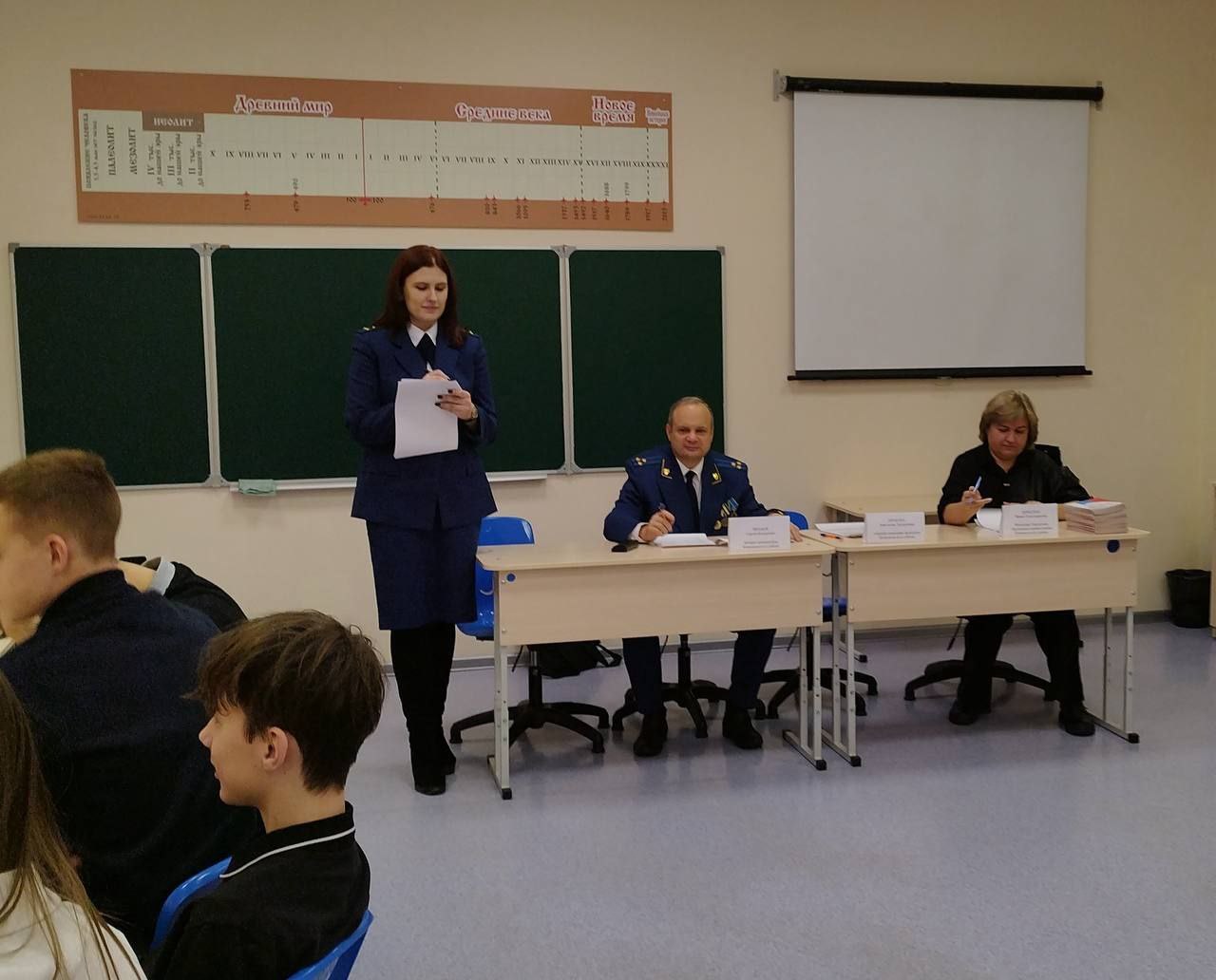 Прокуратурой Камешковского района проведен открытый урок для старшеклассников, приуроченный ко Дню Конституции Российской Федерации Прокуратурой Камешковского района проведен открытый урок для старшеклассников, приуроченный ко Дню Конституции Российской Федерации