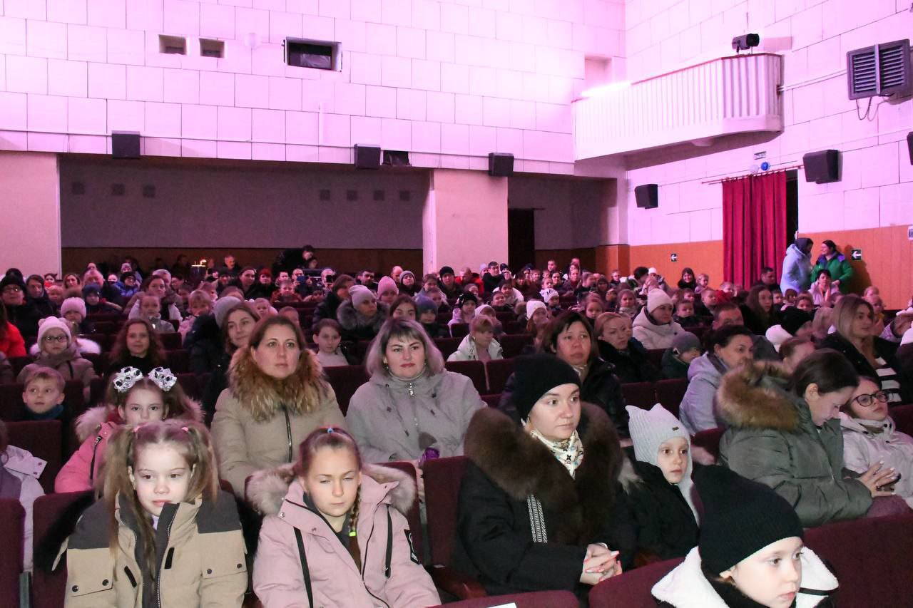 Для юных жителей подшефного Кировского Владимирский театр кукол представил новый спектакль Для юных жителей подшефного Кировского Владимирский театр кукол представил новый спектакль