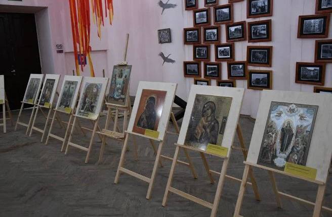 #ДорогамиСВО: Мы вместе!. В День Конституции РФ в доме культуры подшефного нашему региону города Кировское Донецкой Народной Республики состоялось открытие выставки Владимиро-Суздальского музеея-заповедника «Мстёра... #ДорогамиСВО: Мы вместе!. В День Конституции РФ в доме культуры подшефного нашему региону города Кировское Донецкой Народной Республики состоялось открытие выставки Владимиро-Суздальского музеея-заповедника «Мстёра...