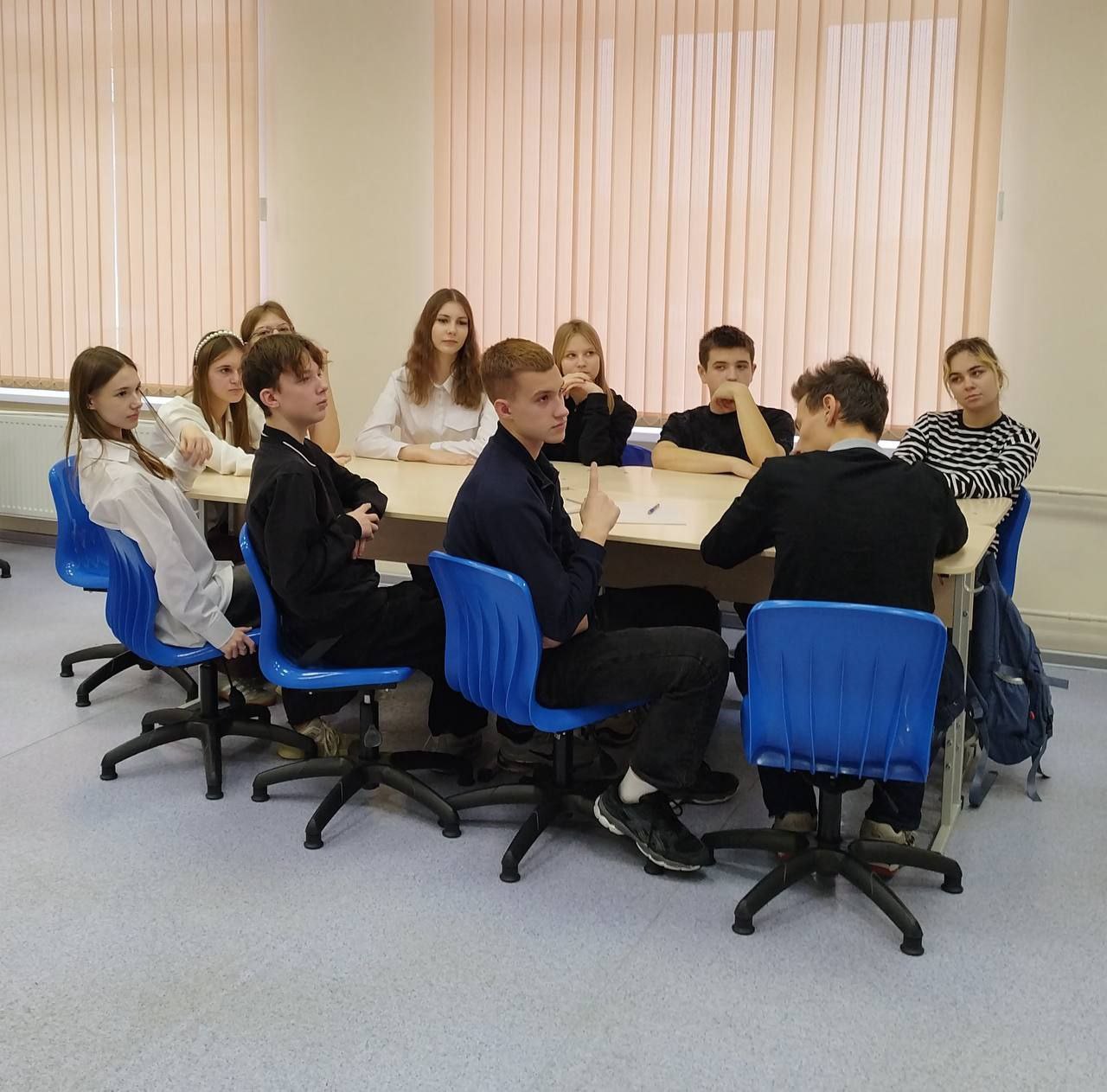 Прокуратурой Камешковского района проведен открытый урок для старшеклассников, приуроченный ко Дню Конституции Российской Федерации Прокуратурой Камешковского района проведен открытый урок для старшеклассников, приуроченный ко Дню Конституции Российской Федерации