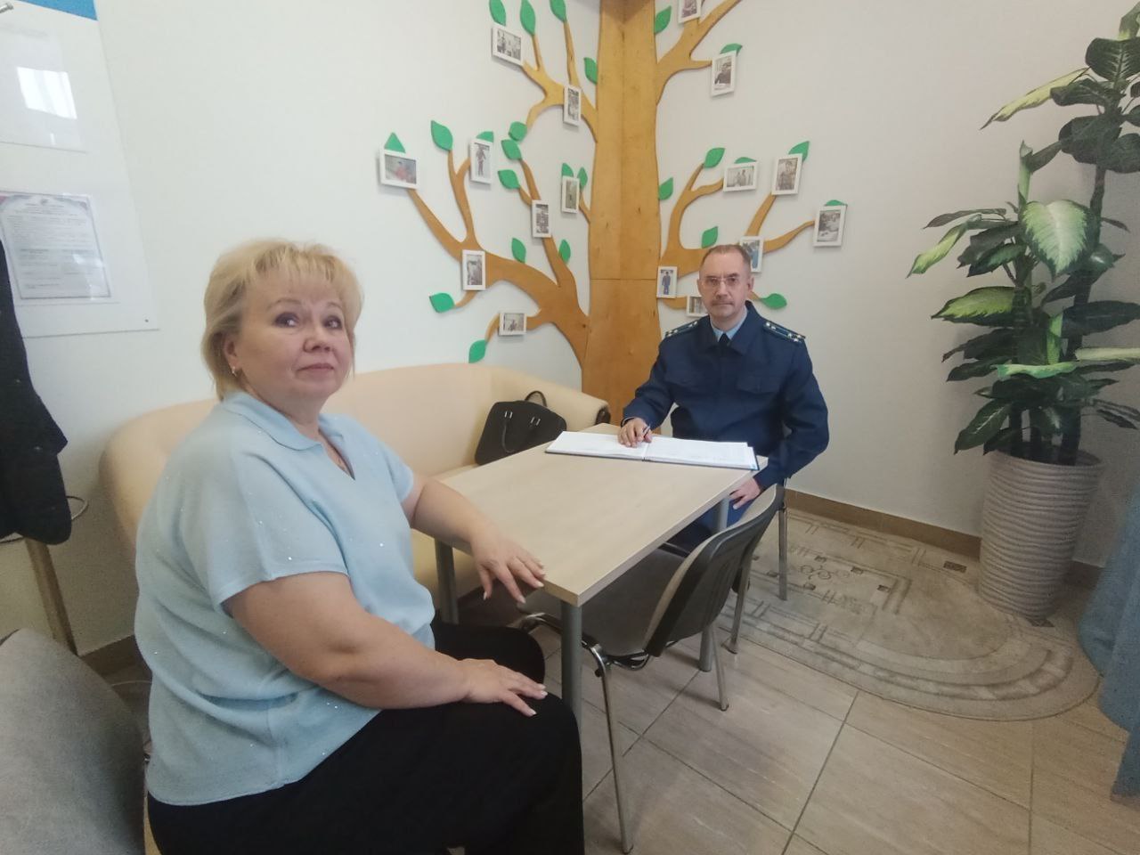 . На прошедшей неделе сотрудники прокуратуры области приняли участие в мероприятиях, посвященных Дню Конституции Собинский межрайонный прокурор Андрей Широких провел прием подопечных Арбузовского психоневрологического... . На прошедшей неделе сотрудники прокуратуры области приняли участие в мероприятиях, посвященных Дню Конституции Собинский межрайонный прокурор Андрей Широких провел прием подопечных Арбузовского психоневрологического...