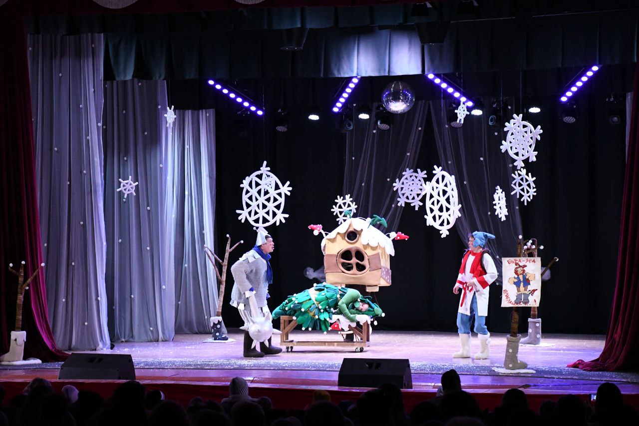 Для юных жителей подшефного Кировского Владимирский театр кукол представил новый спектакль Для юных жителей подшефного Кировского Владимирский театр кукол представил новый спектакль