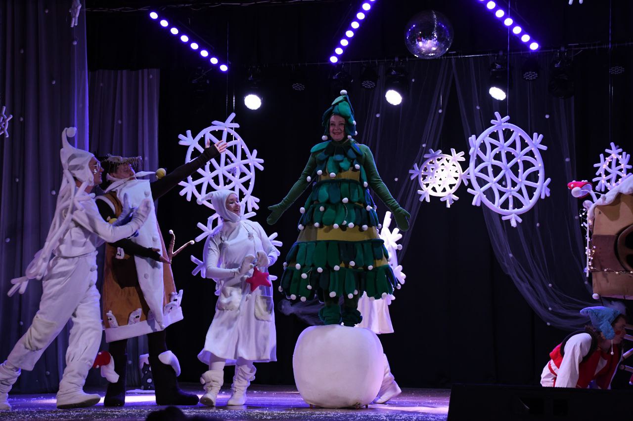 Для юных жителей подшефного Кировского Владимирский театр кукол представил новый спектакль Для юных жителей подшефного Кировского Владимирский театр кукол представил новый спектакль