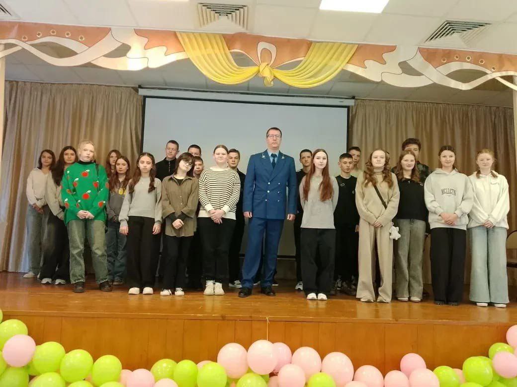 . Прокурор Селивановского района рассказал школьникам о строгости ответственности за незаконный оборот наркотиков Прокурор Селивановского Владимир Кузьмин с целью профилактики употребления несовершеннолетними наркотических...