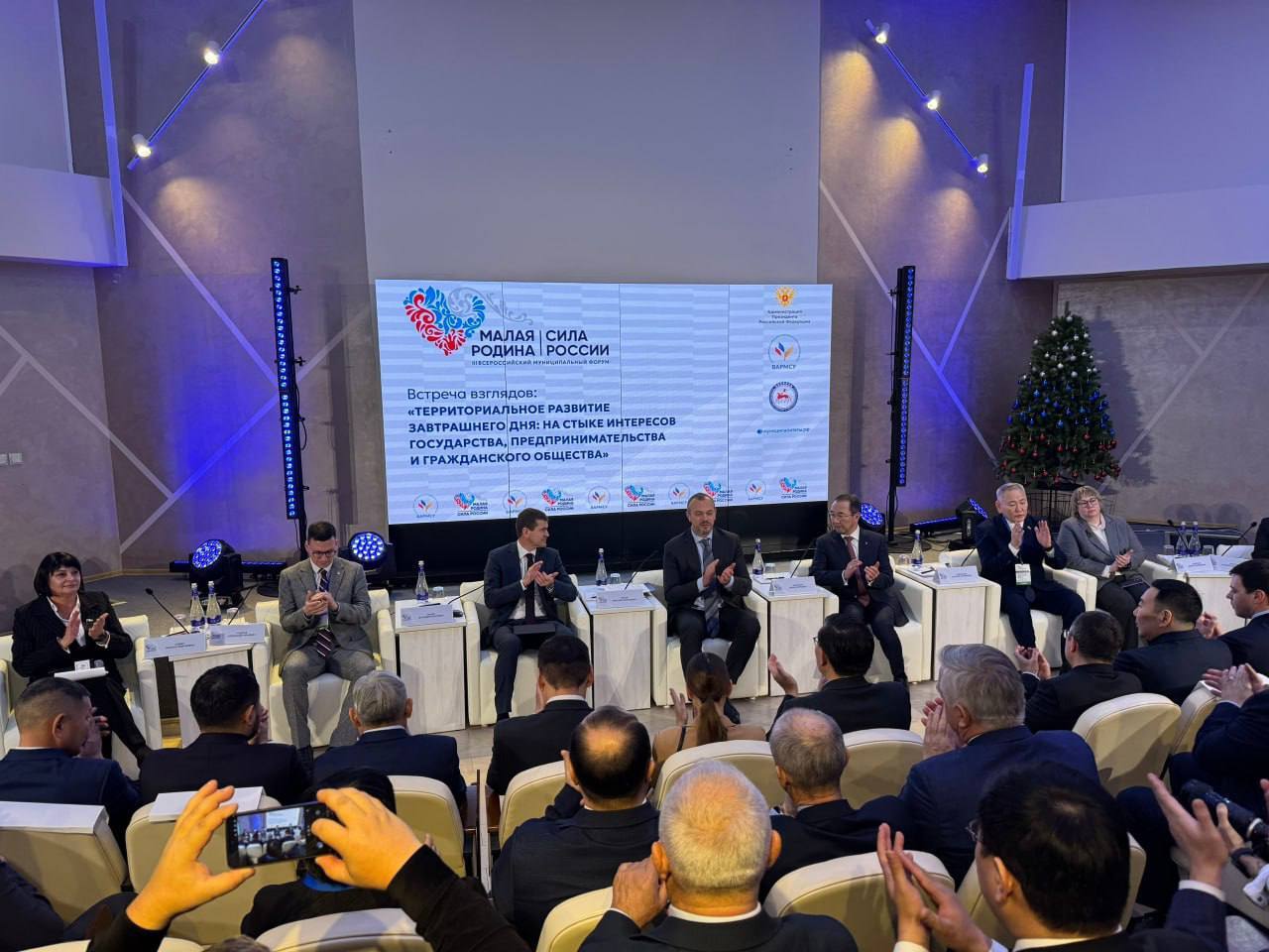 Главы муниципалитетов Владимирской области участвуют в региональных днях форума «МАЛАЯ РОДИНА – СИЛА РОССИИ» Главы муниципалитетов Владимирской области участвуют в региональных днях форума «МАЛАЯ РОДИНА – СИЛА РОССИИ»