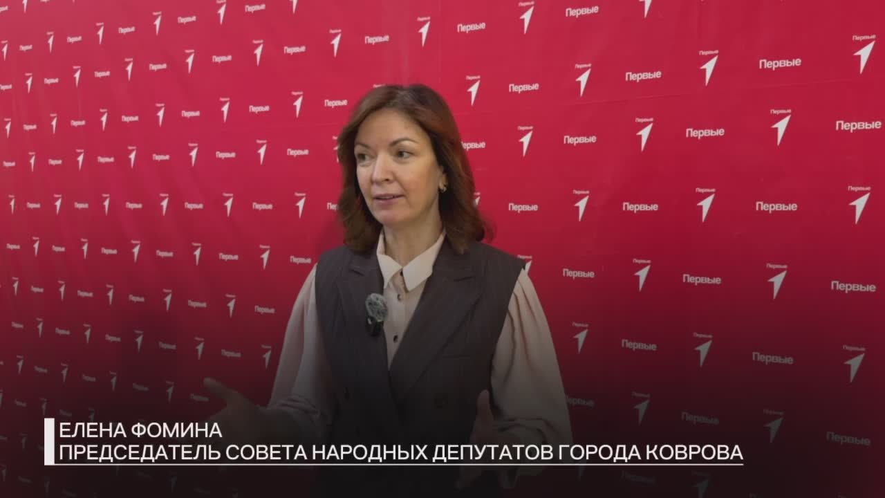 Елена Фомина: Мы - Граждане России!. Торжественная церемония вручения первых паспортов состоялась в ДК Ленина