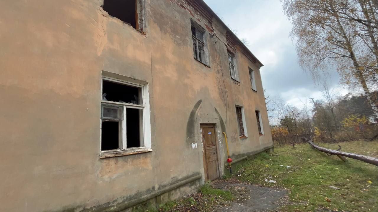 В Покрове после прокурорского вмешательства снесен аварийный дом В Покрове после прокурорского вмешательства снесен аварийный дом