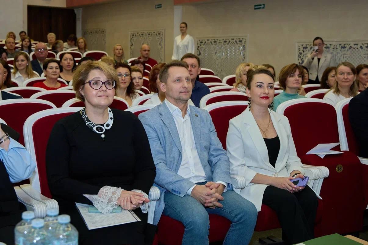 Итоги работы образовательных организаций культуры Владимирской области в 2025 году подвели на конференции «Художественное образование региона в контексте стратегии государственной культурной политики» Итоги работы образовательных организаций культуры Владимирской области в 2025 году подвели на конференции «Художественное образование региона в контексте стратегии государственной культурной политики»