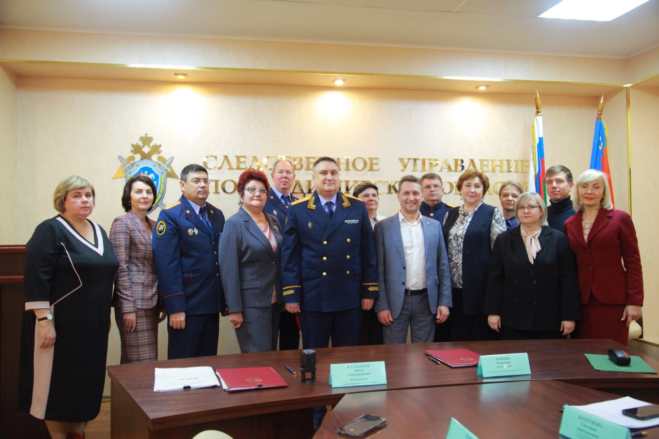 В следственном управлении СК России по Владимирской области состоялось подписание трехсторонних соглашений об открытии в школах Владимира и Мурома профильных кадетских классов СК России В следственном управлении СК России по Владимирской области состоялось подписание трехсторонних соглашений об открытии в школах Владимира и Мурома профильных кадетских классов СК России