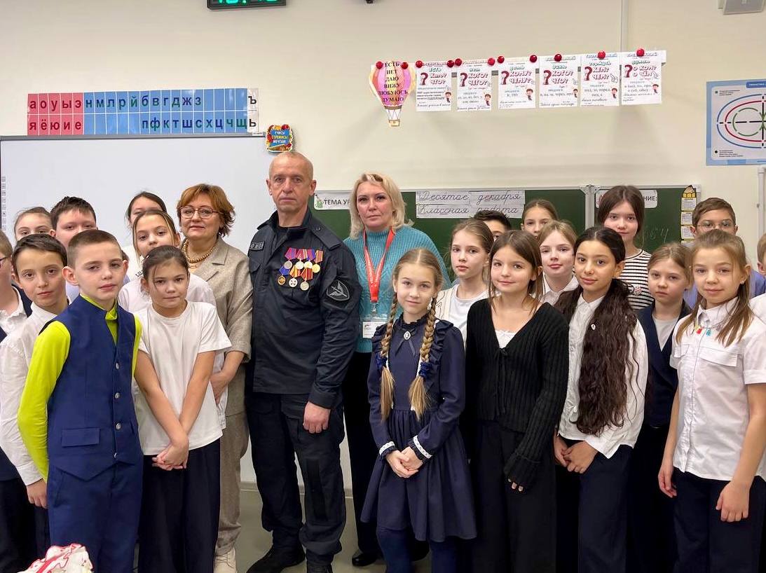 Ветераны СВО принимают участие в общественной жизни, включая патриотические мероприятия в образовательных учреждениях региона Ветераны СВО принимают участие в общественной жизни, включая патриотические мероприятия в образовательных учреждениях региона