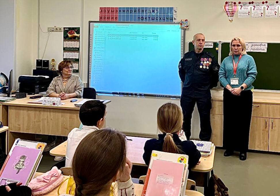 Ветераны СВО принимают участие в общественной жизни, включая патриотические мероприятия в образовательных учреждениях региона Ветераны СВО принимают участие в общественной жизни, включая патриотические мероприятия в образовательных учреждениях региона