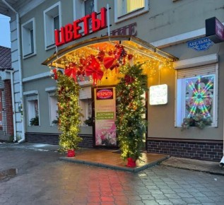 Организации Коврова продолжают украшать фасады к Новому году