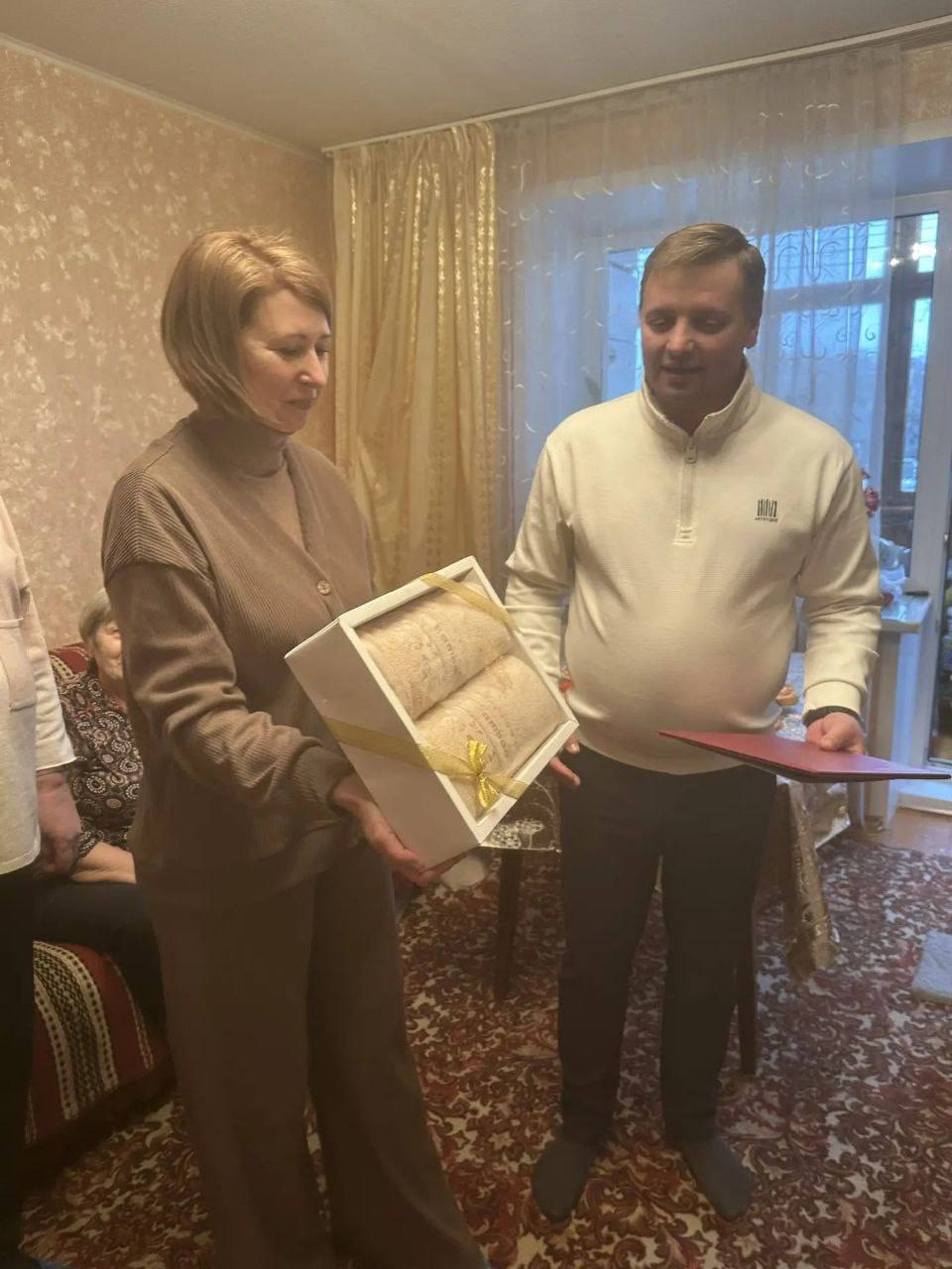 Сегодня свой вековой юбилей отмечает удивительная женщина — Зинаида Васильевна Александрова! Сегодня свой вековой юбилей отмечает удивительная женщина — Зинаида Васильевна Александрова!