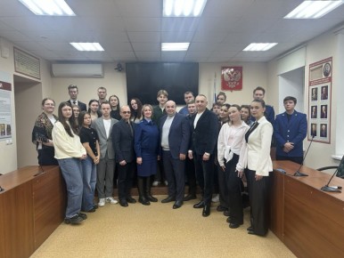 . Старший помощник прокурора города Владимира Наталья Морозова рассказала студентам Владимирского филиала РАНХиГС о роли прокурора в защите прав несовершеннолетних Старший помощник прокурора города Владимира Наталья...