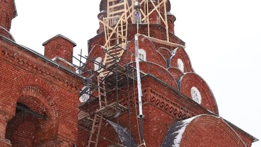 На Троицкую старообрядческую церковь во Владимире водрузили крест