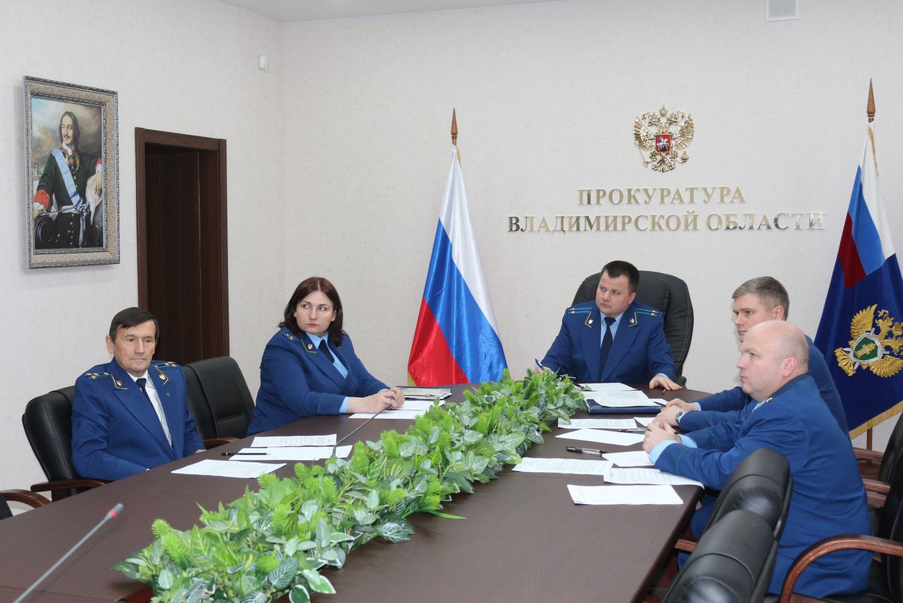 . В прокуратуре Владимирской области подведены итоги конкурса «Лучший государственный обвинитель 2025 года» В прокуратуре Владимирской области состоялся финальный этап ежегодного конкурса на звание Лучшего государственного...