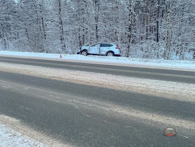 Две машины попали в кювет в ДТП в Камешковском районе