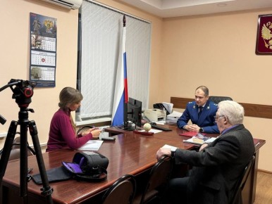 . В Гусь-Хрустальном прокурор провел встречу с журналистами В Гусь-Хрустальном прокурором организован брифинг с представителями местных средств массовой информации, на котором обсуждался вопрос профилактики преступлений в...