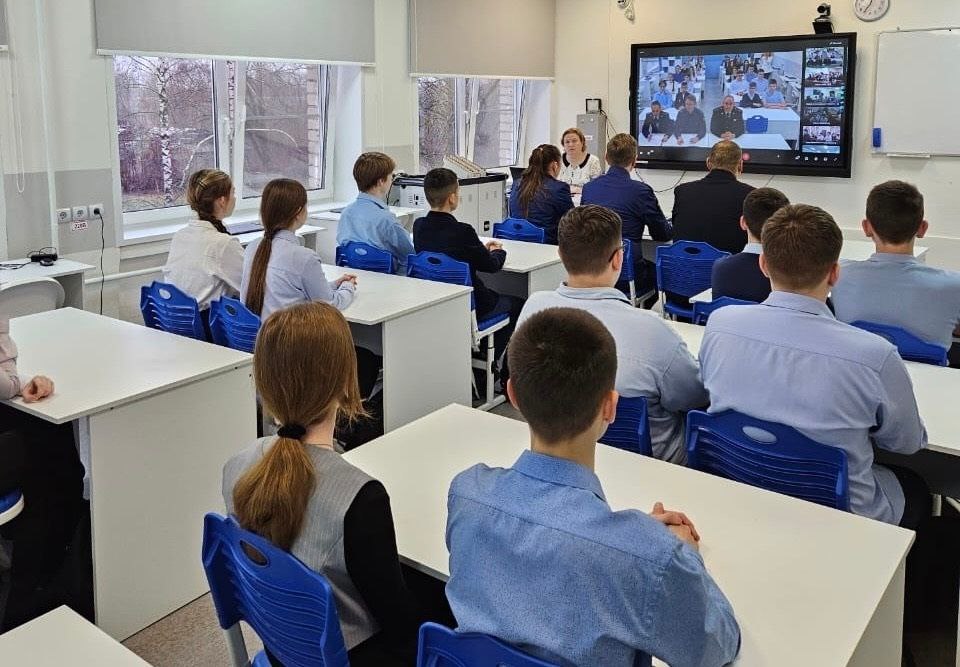 . В Муроме прокуратура провела интерактивное онлайн-мероприятие, направленное на профилактику преступлений в сфере информационно-телекоммуникационных технологий Старший помощник Муромского городского прокурора Евгений... . В Муроме прокуратура провела интерактивное онлайн-мероприятие, направленное на профилактику преступлений в сфере информационно-телекоммуникационных технологий Старший помощник Муромского городского прокурора Евгений...