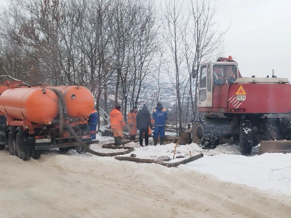 В канун Рождественского сочельника состоялось оперативное совещание, в ходе которого рассмотрели вопросы обеспечения безопасности в праздничный период В канун Рождественского сочельника состоялось оперативное совещание, в ходе которого рассмотрели вопросы обеспечения безопасности в праздничный период
