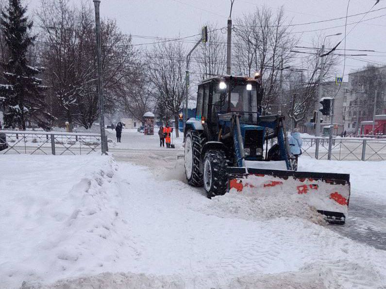 Во Владимире снегопад, и такие погодные условия, по прогнозам синоптиков, сохранятся еще несколько дней, пик ожидается 9 января Во Владимире снегопад, и такие погодные условия, по прогнозам синоптиков, сохранятся еще несколько дней, пик ожидается 9 января