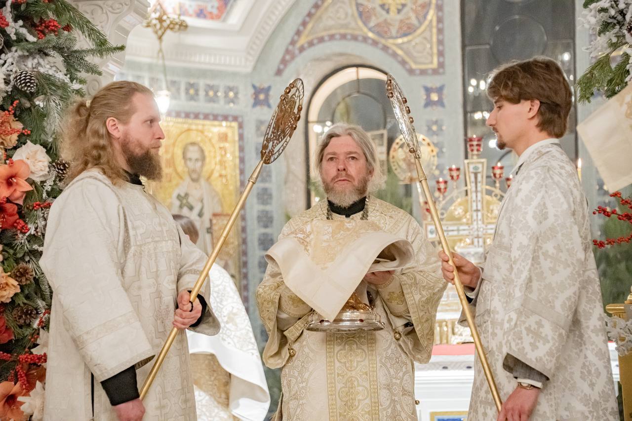 Михаил Развожаев: Сотни верующих собрались Рождественской ночью в Свято-Владимирском соборе Херсонесского монастыря: здесь состоялось всенощное бдение и Божественная литургия Михаил Развожаев: Сотни верующих собрались Рождественской ночью в Свято-Владимирском соборе Херсонесского монастыря: здесь состоялось всенощное бдение и Божественная литургия