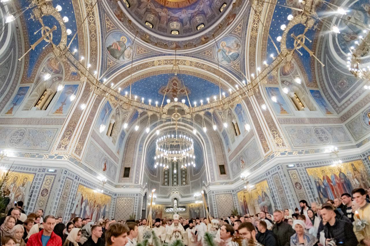 Михаил Развожаев: Сотни верующих собрались Рождественской ночью в Свято-Владимирском соборе Херсонесского монастыря: здесь состоялось всенощное бдение и Божественная литургия