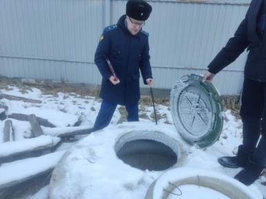 В Судогодском районе прокуратура в судебном порядке добивается оборудования земельного участка многодетной семьи автономной системой канализации