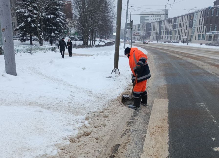 А снег идет, а снег идет. Напоминаем, что уже с вечера 8 января и до 21.00 9 января синоптики прогнозируют сильный снег, местами метель А снег идет, а снег идет. Напоминаем, что уже с вечера 8 января и до 21.00 9 января синоптики прогнозируют сильный снег, местами метель