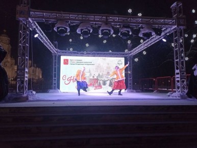 Сегодня на Соборной площади Детская школа хореографии, Образцовый коллектив ансамбль "Пируэт" и Образцовый коллектив танцевальный ансамбль "Забава"