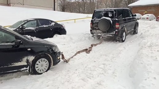 Участники сообщества 4WD Vladimir помогают водителям застрявших в снежном плену машин