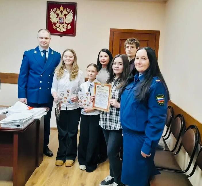 . В Гусь-Хрустальном прокурор наградил участников конкурса "Закон глазами детей" В Гусь-Хрустальной межрайонной прокуратуре подвели итоги ежегодного муниципального районного конкурса «Закон глазами детей» . В Гусь-Хрустальном прокурор наградил участников конкурса "Закон глазами детей" В Гусь-Хрустальной межрайонной прокуратуре подвели итоги ежегодного муниципального районного конкурса «Закон глазами детей»