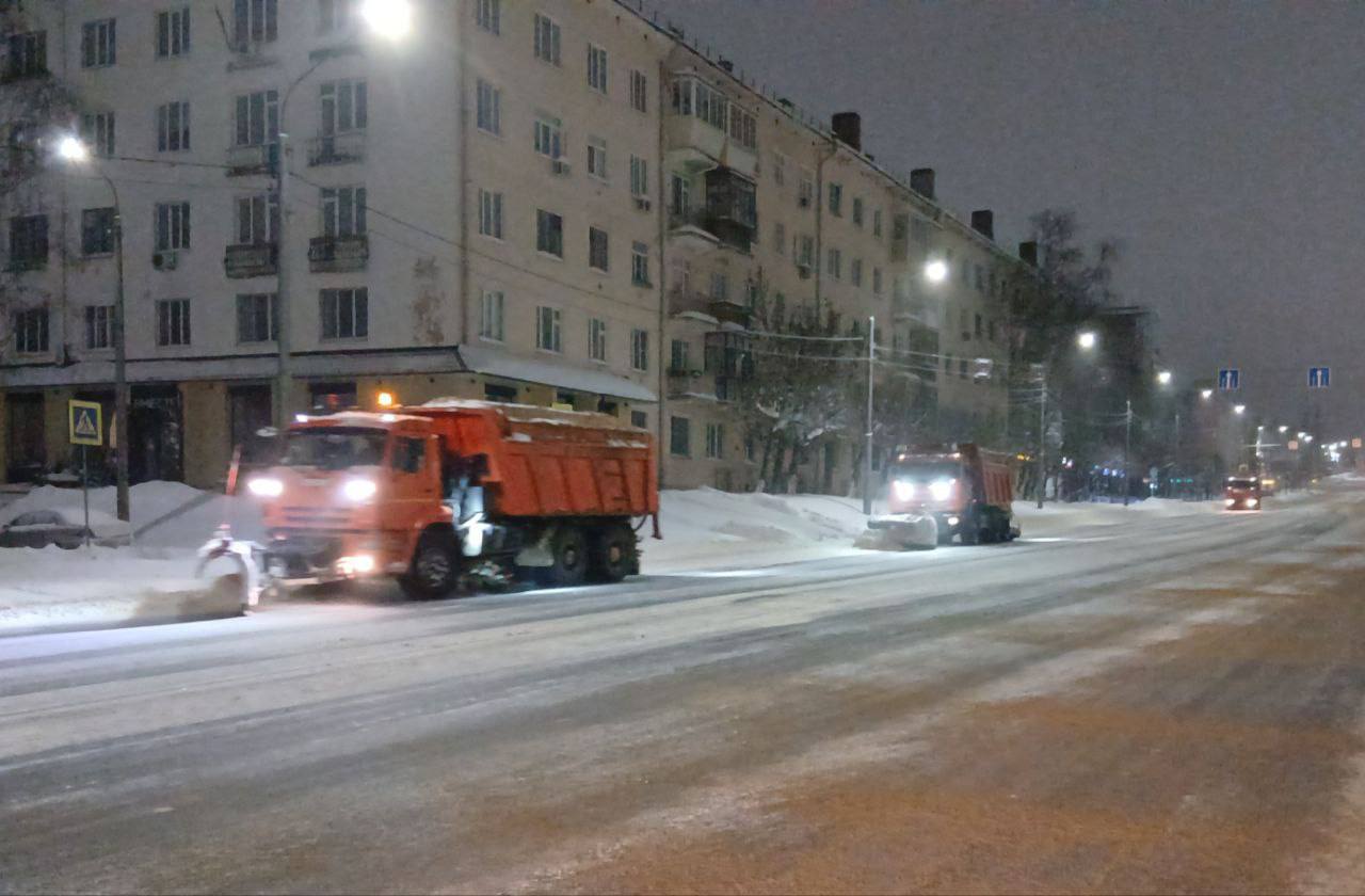 Рекордная уборка снега за сутки в условиях циклона «Фрэнсис» Рекордная уборка снега за сутки в условиях циклона «Фрэнсис»