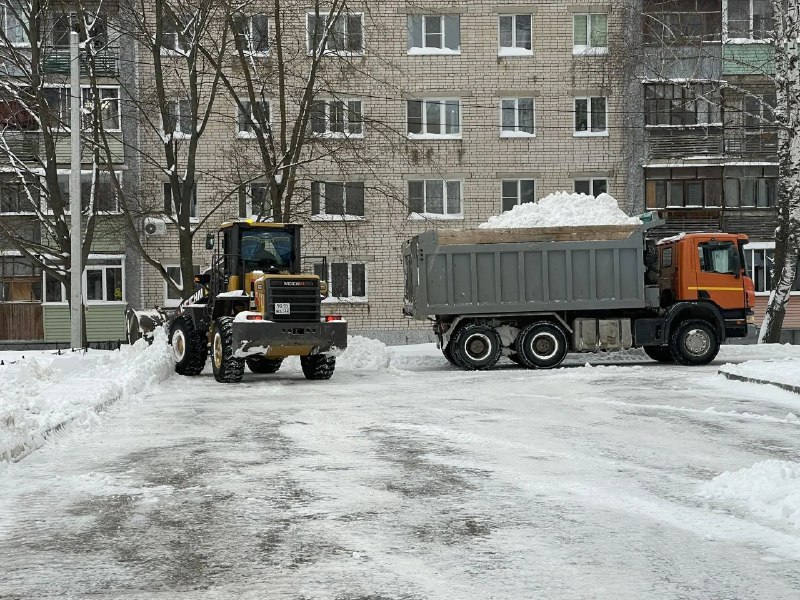 К уборке снега присоединяются крупные промышленные предприятия