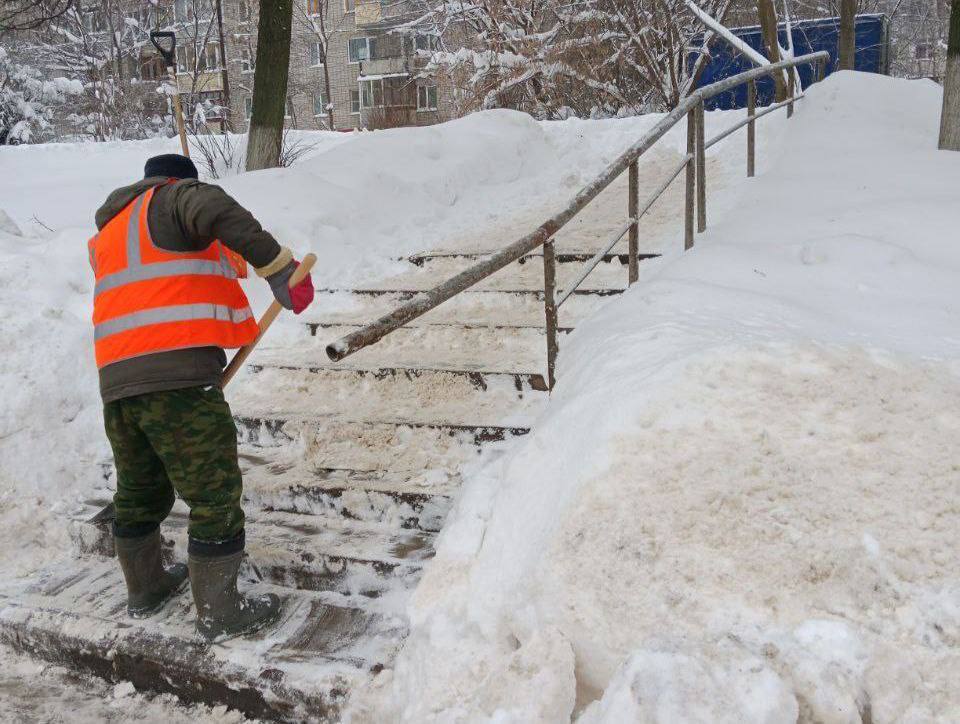 Городские службы продолжают борьбу со снегом во всех районах Владимира Городские службы продолжают борьбу со снегом во всех районах Владимира