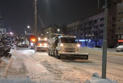 Городские службы продолжают борьбу со снегом во всех районах Владимира