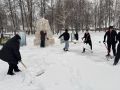 Снег не проблема) Под таким девизом активисты молодежных движений в конце январских праздников решили, что их помощь важнее всего для пожилых людей