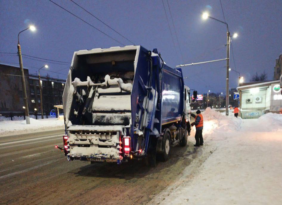 Городские службы продолжают борьбу со снегом во всех районах Владимира Городские службы продолжают борьбу со снегом во всех районах Владимира