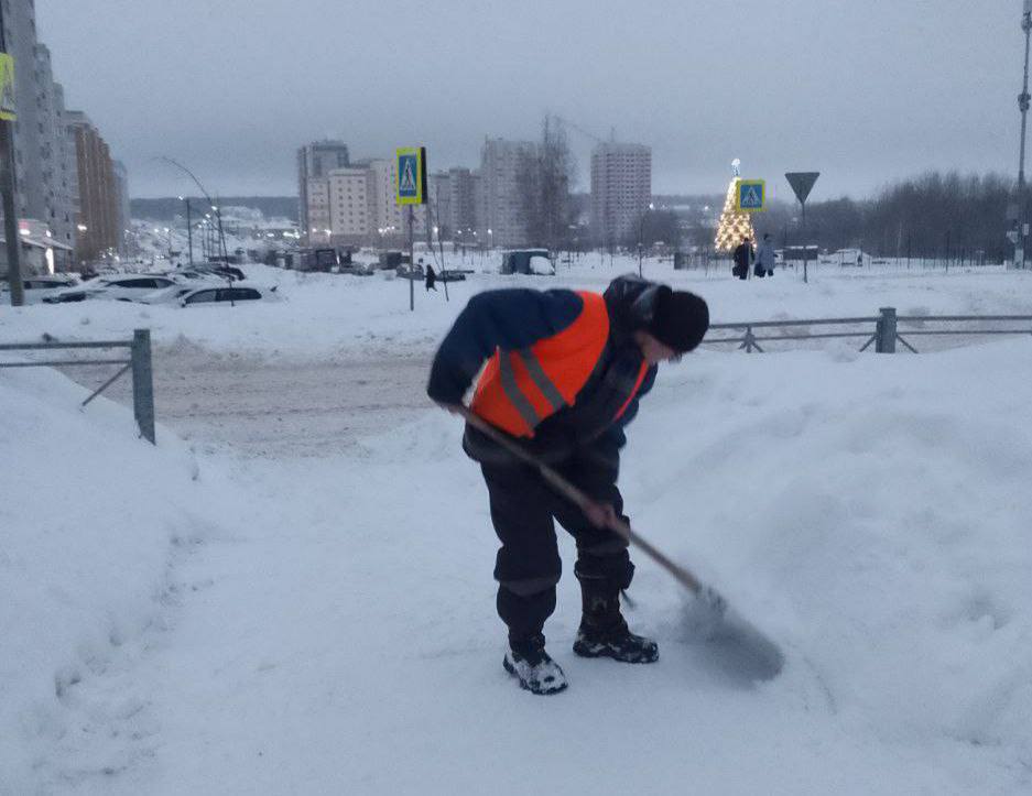 Городские службы продолжают борьбу со снегом во всех районах Владимира Городские службы продолжают борьбу со снегом во всех районах Владимира