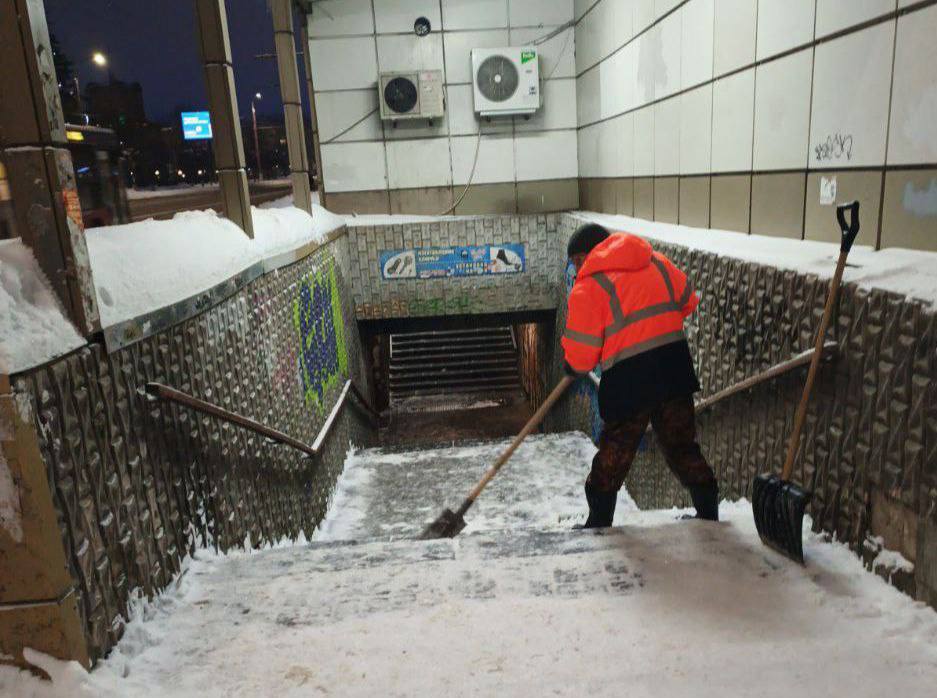 Городские службы продолжают борьбу со снегом во всех районах Владимира Городские службы продолжают борьбу со снегом во всех районах Владимира