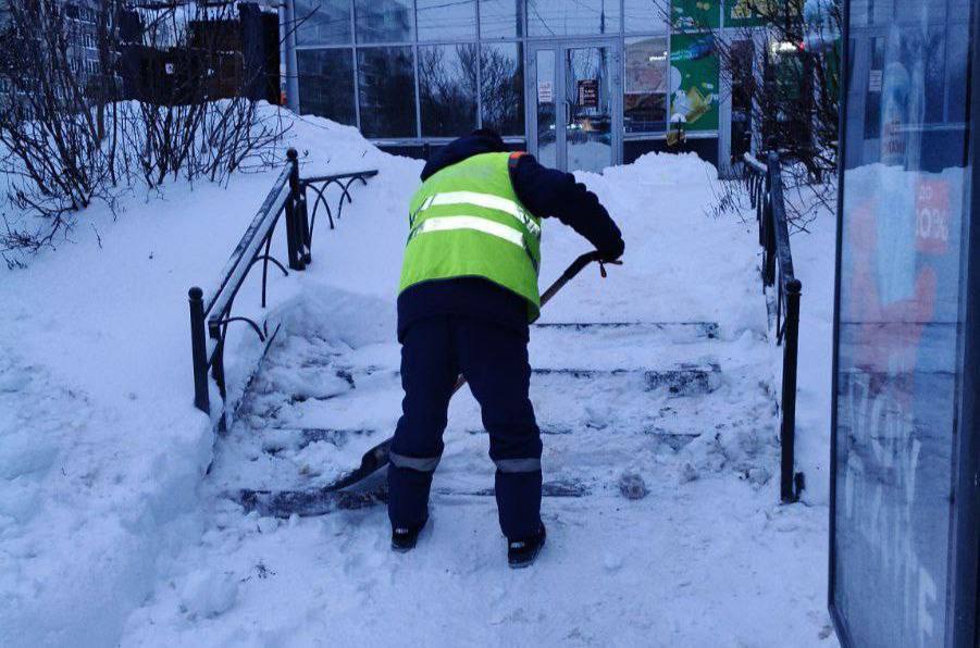 Городские службы продолжают борьбу со снегом во всех районах Владимира Городские службы продолжают борьбу со снегом во всех районах Владимира